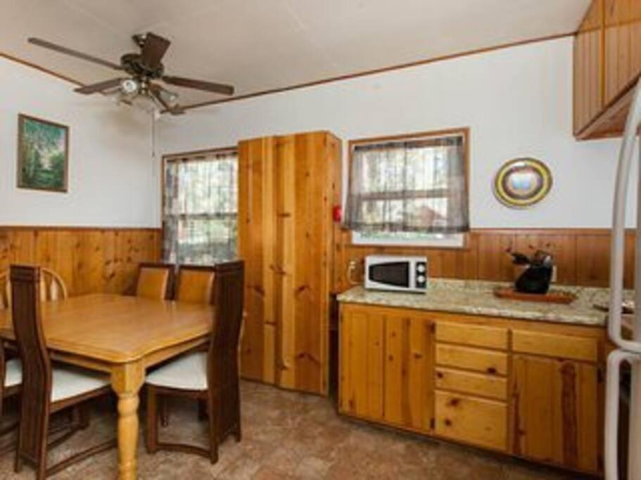 Green Cabin In Big Bear Lake 3 Bdr Pets Friendly ビッグ・ベア・シティ エクステリア 写真